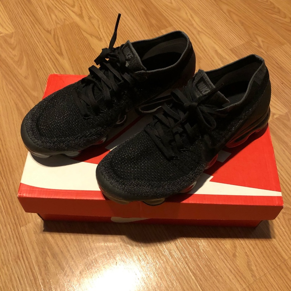 Air vapor max triple black